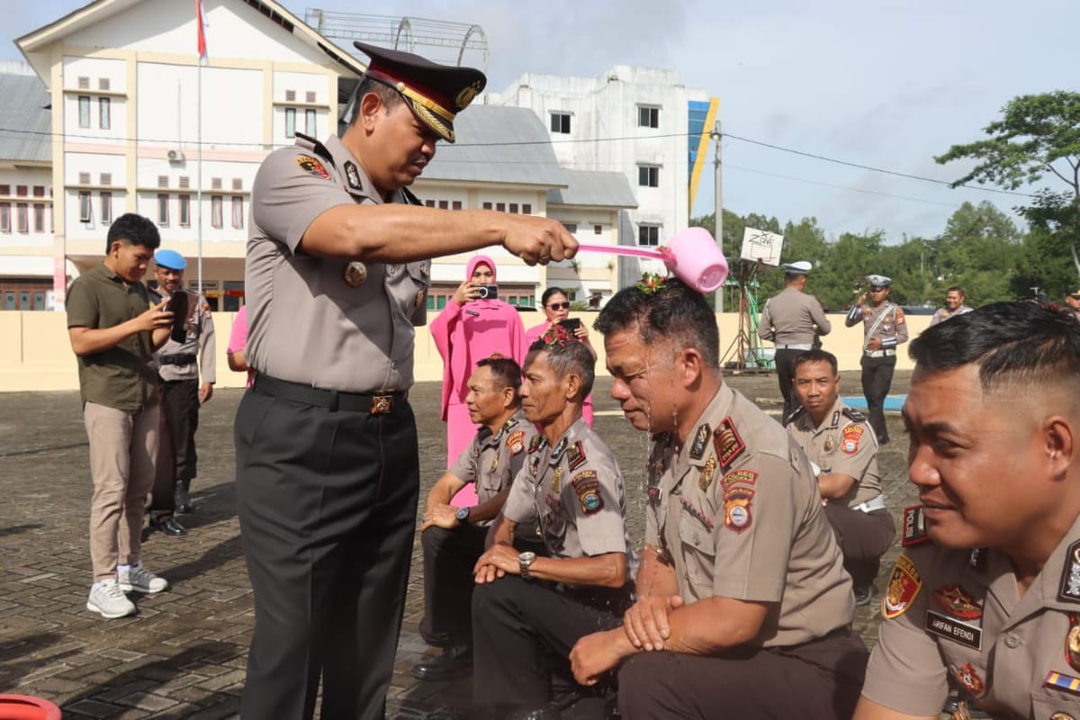 Awali Tahun 2026, Polres Toraja Utara Naikan Pangkat 28 Personil