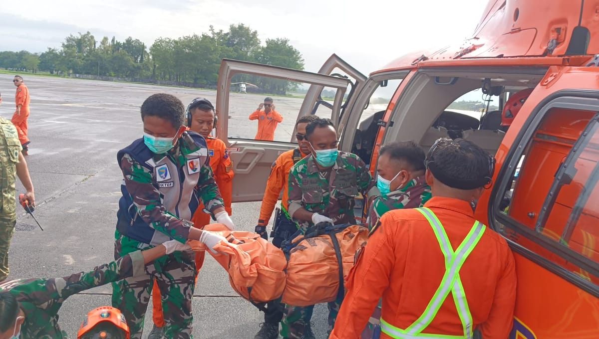 Korban Pesawat ATR 42-500 di Jurang Kedalaman 200 Meter Berhasil di Evakuasi via Heli Basarnas