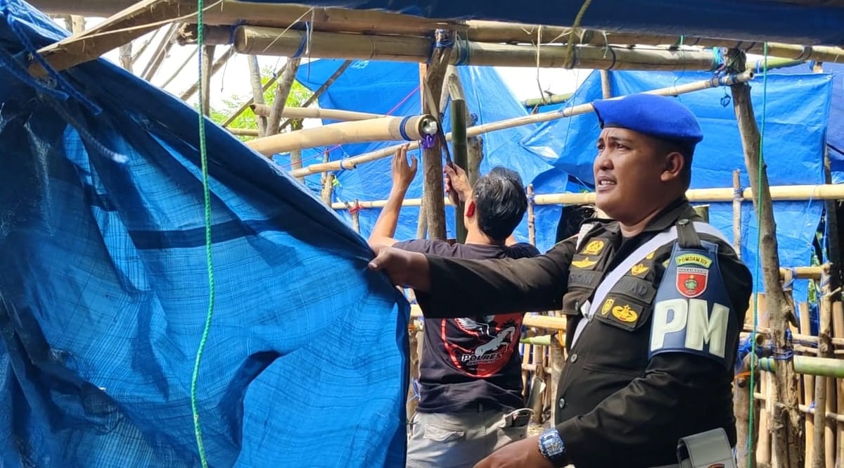 Petugas Gabungan TNI-Polri Jeneponto Bongkar Arena Sabung Ayam di Bangkala Barat