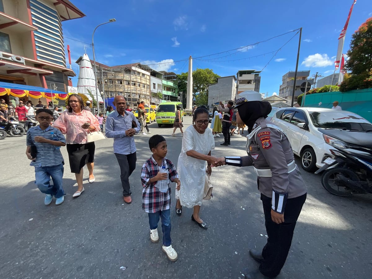 Ibadah Tahun Baru 2026,Satgas Operasi Lilin Salawaku 2025 Amankan Sejumlah Gereja di  Kota Ambon