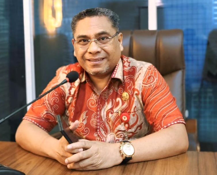 Kritikan Warga di Facebook Ditanggapi Jubir Pemkot Ambon Ronald Lekransy