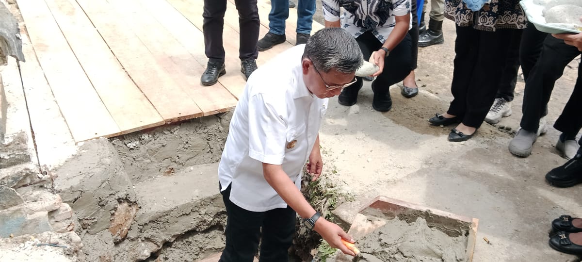 Wali Kota Ambon Letakkan Batu Pertama Rehabilitasi Sumber Air Wainitu, Layani Ribuan KK