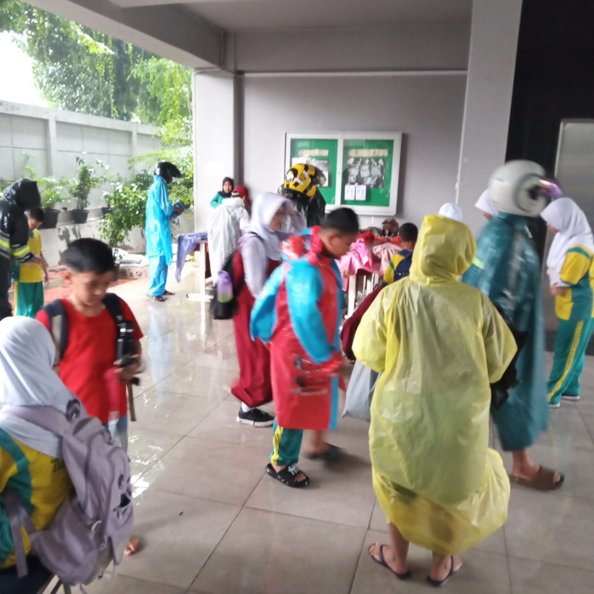 Cegah Dampak Cuaca Ekstrem, Mulai Hari ini Siswa DKI Jakarta Belajar Dari Rumah