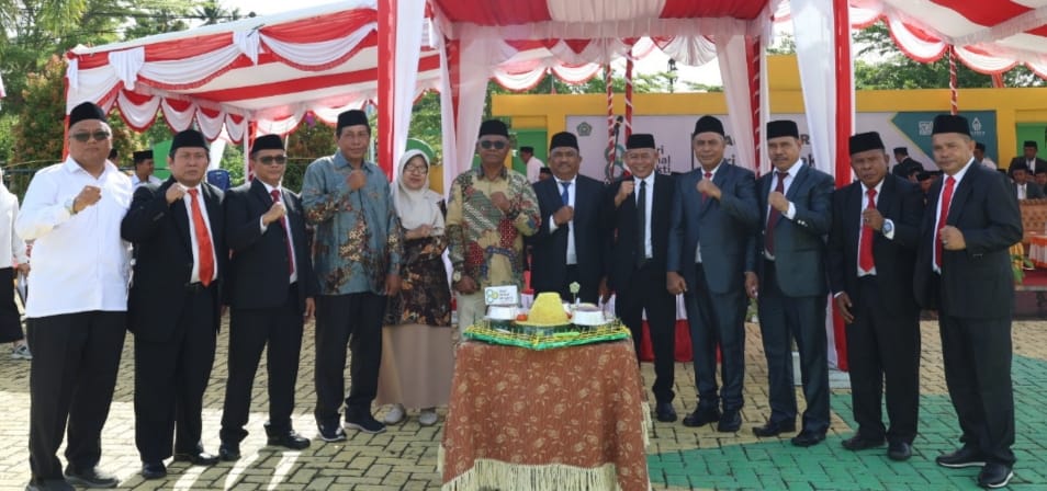 Kakanwil Kemenag Malut Lepas Tiga ASN Purna Bakti Pada HAB