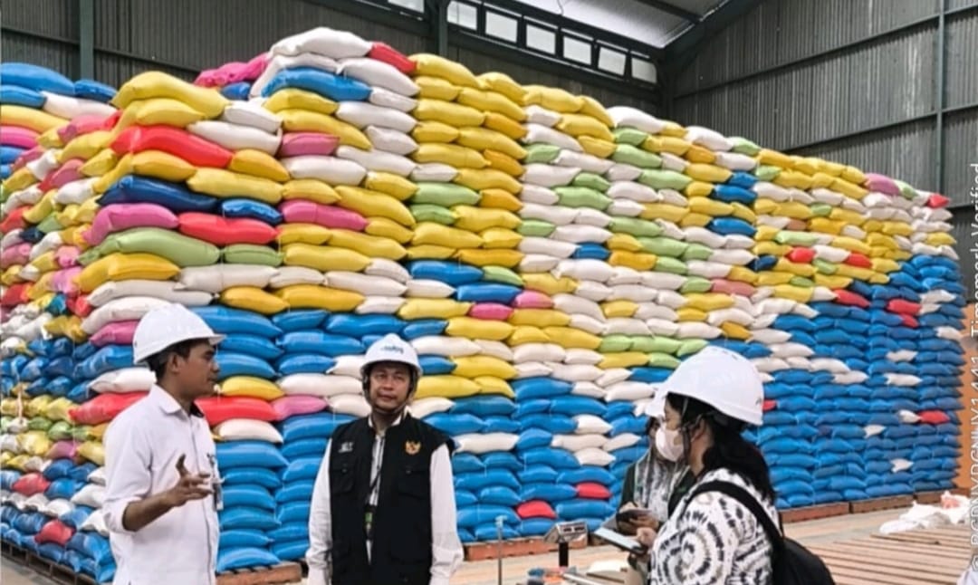 Bantu Korban Banjir di Halbar dan Halut, Bulog Ternate Salurkan 4 Ton Beras