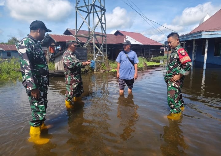 Danramil 1002-08/LAU Turun Langsung Tinjau Lokasi Banjir di Kecamatan LAU