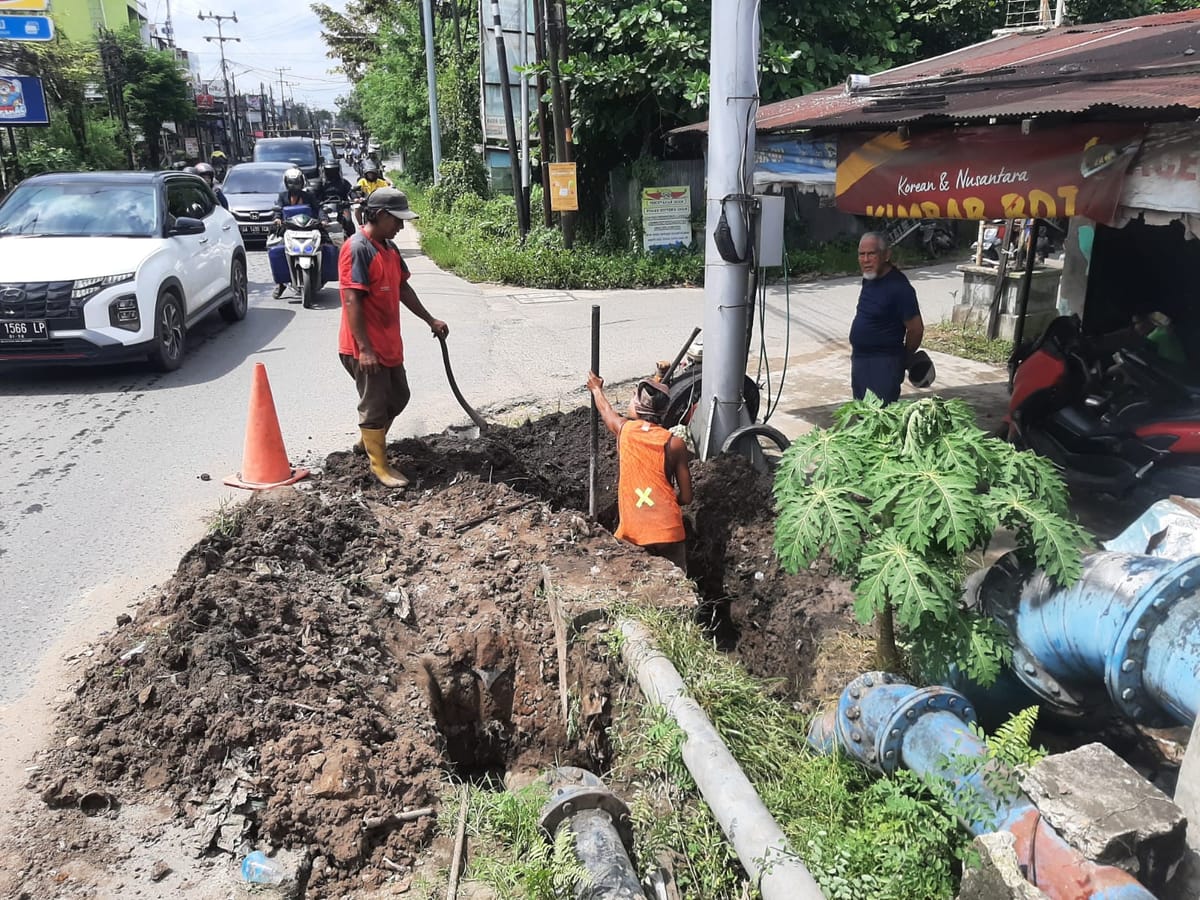 Tingkatkan Layanan, PAM Bandarmasih Lakukan Rehab Jembatan dan Pemindahan Pipa di Jalan Sultan Adam