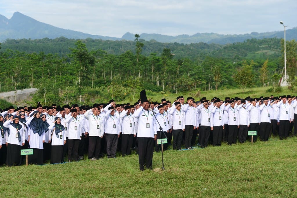 Upacara HAB Kemenag ke-80 Lumajang di kaki Gunung Semeru