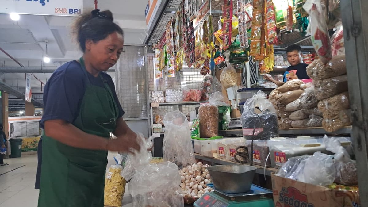 Pedagang Sembako Di Solo Keluhkan Fluktuasi harga