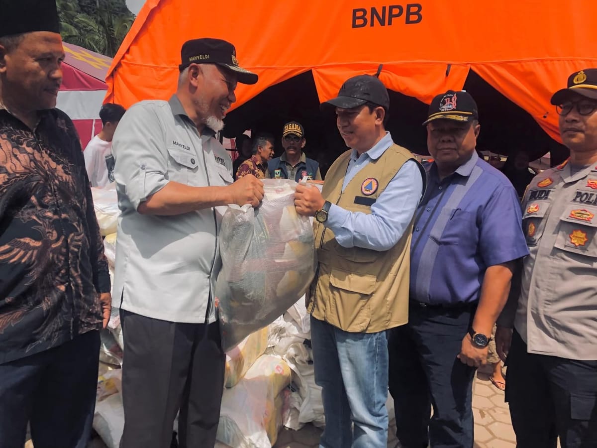 Gubernur Mahyeldi Tinjau Pengungsian Korban Bencana di Bayang Utara