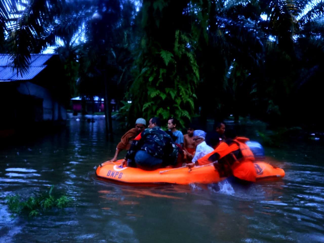 Sungai Batang Surantiah di Lubuk Alung Meluap, 40 KK Warga Dievakuasi