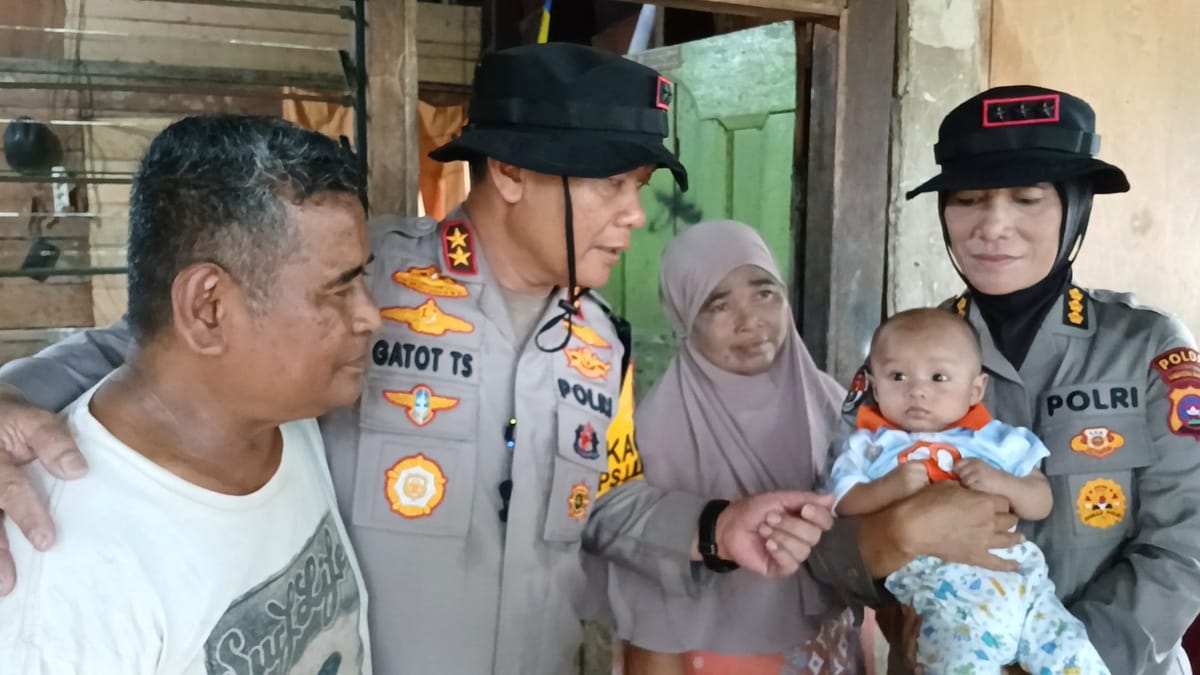 Selamat dari Galodo Palembayan, Balita Fathan Resmi Jadi Anak Asuh Polri