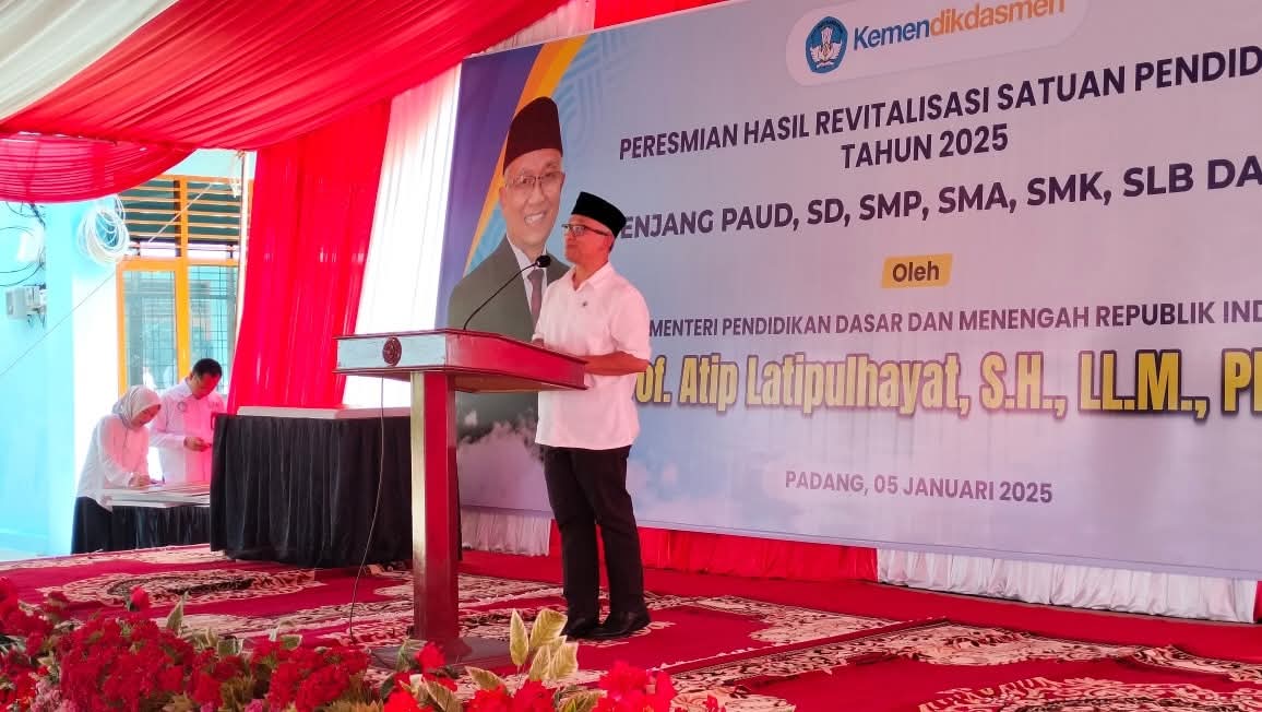 Wamendikdasmen RI Atip Latipulhayat Resmikan Revitalisasi Sekolah di Padang