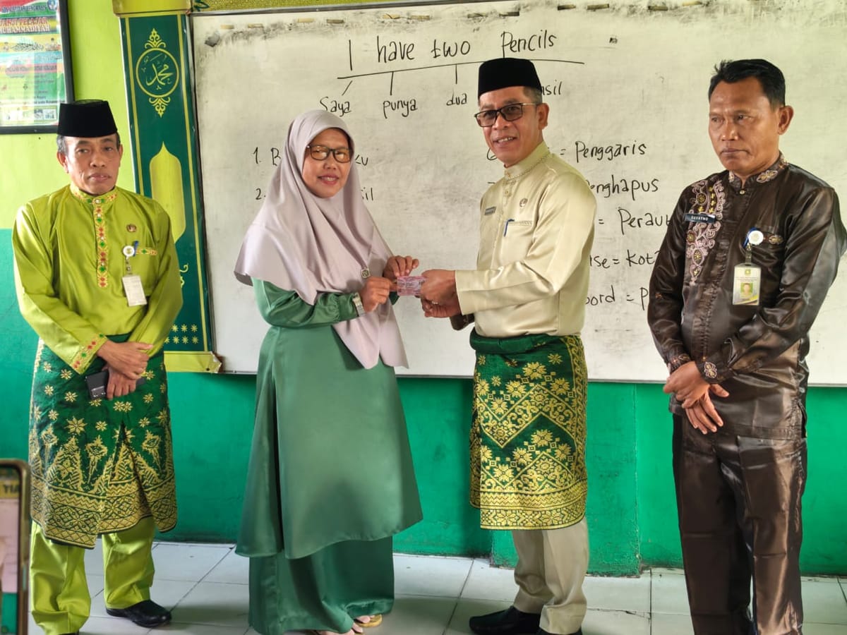 Kartu Indentitas Anak (KIA) Merupakan Identitas Resmi Dalam Berbagai Pelayanan, Disdukcapil Jemput Bola Ke Sekolah-Sekolah