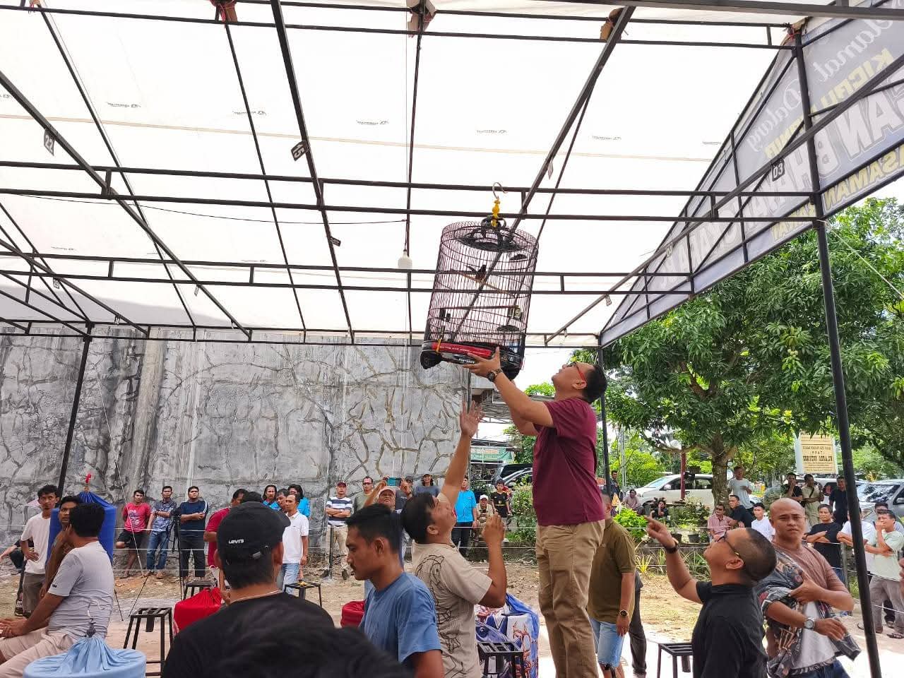 Rayakan Hari Jadi Pasaman Barat ke-22, Sekda Buka Lomba Burung Berkicau di Gantangan Bhayangkara