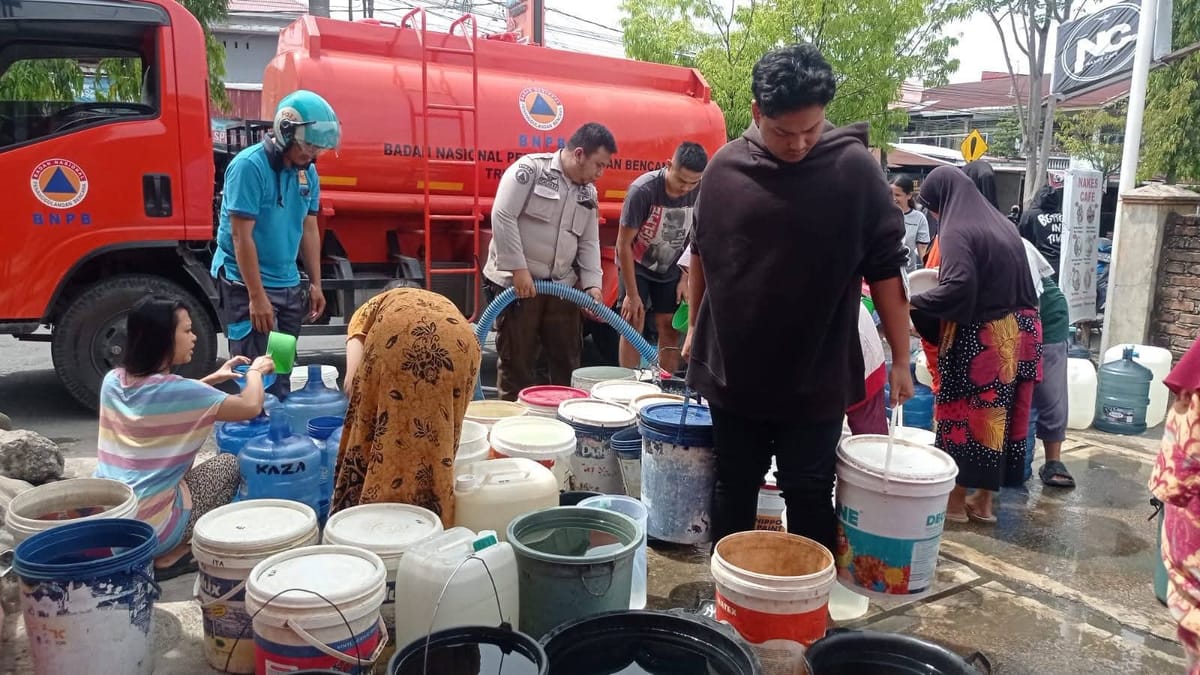 BPBD Kota Padang Salurkan Lebih dari 1 Juta Liter Air Bersih untuk Warga Terdampak Banjir Bandang