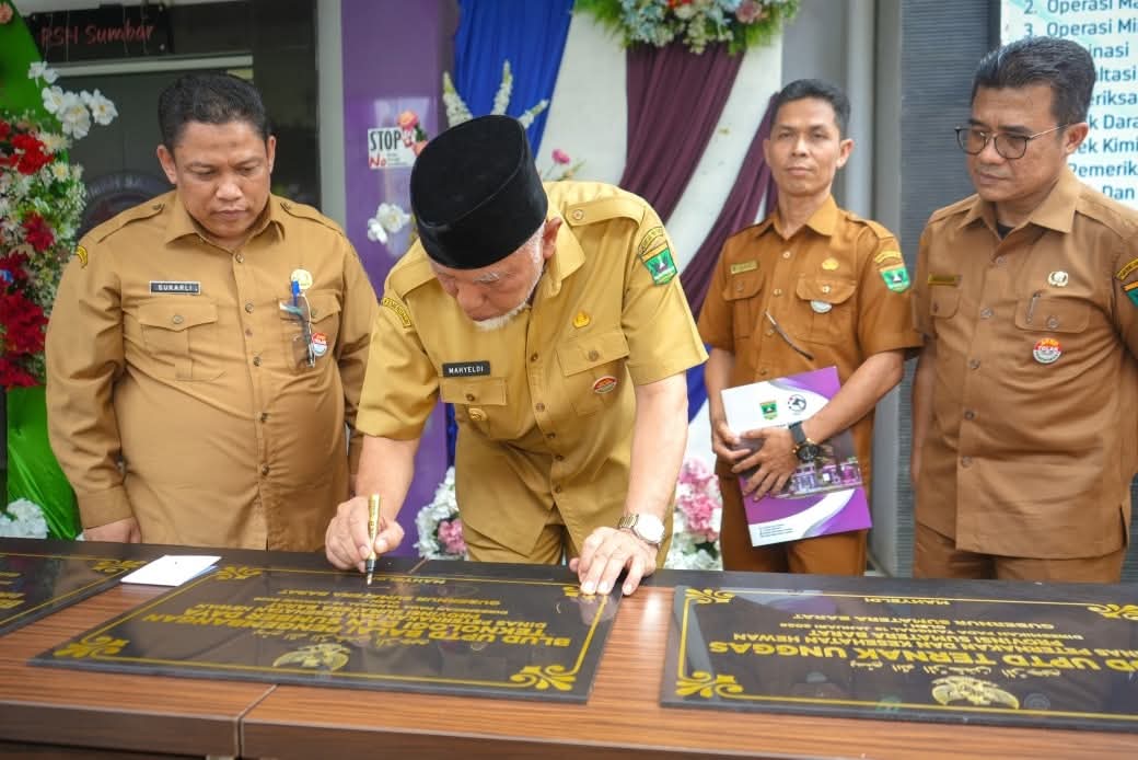 Gubernur Mahyeldi Resmikan BLUD Tiga UPTD Peternakan Sumbar