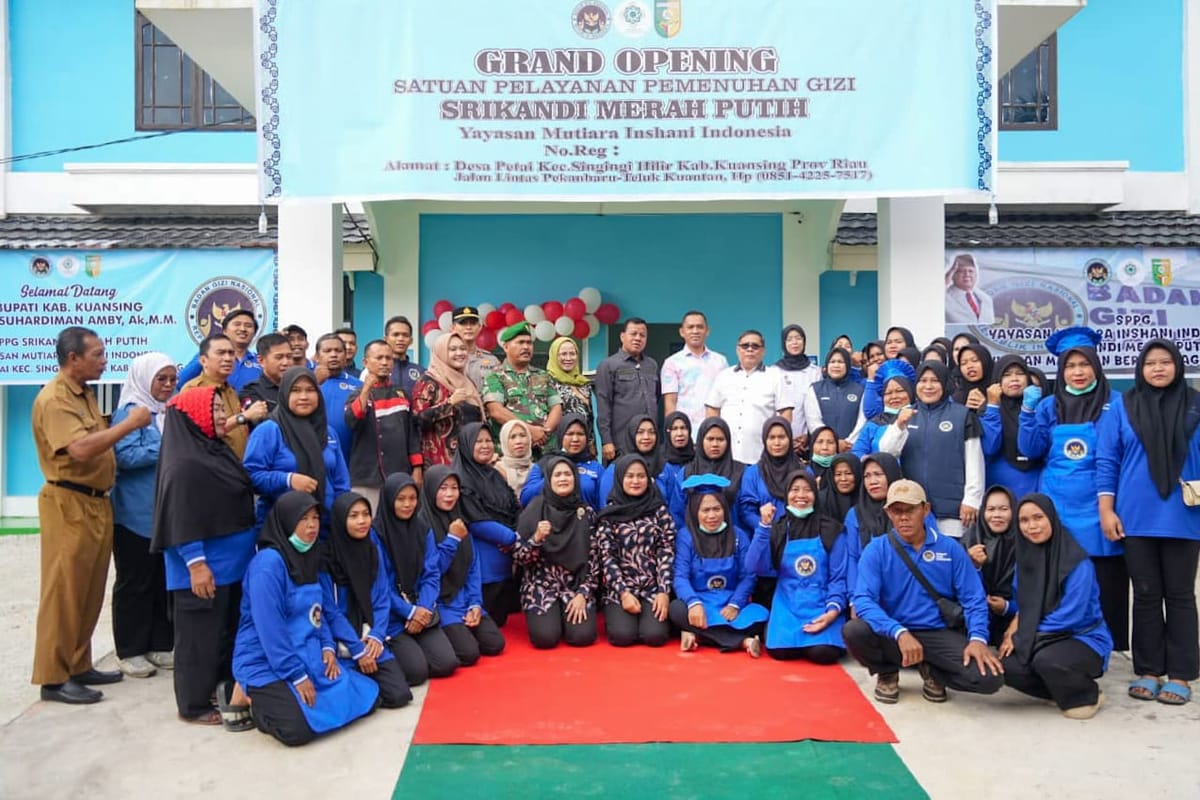 Bupati Kuansing H.Suhardiman Amby, Hadiri Peresmiam SPPG Srikandi Merah Putih