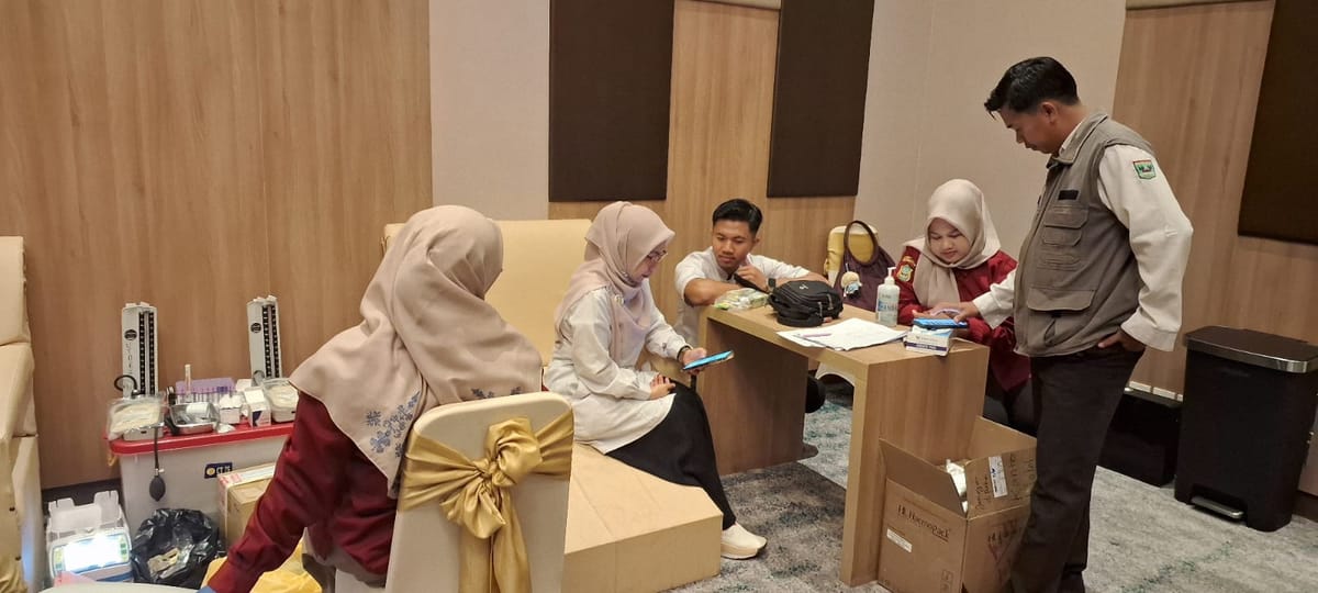 Karyawan dan Tamu Santika Hotel Bukittinggi Donor Darah, Bantu Pasokan Darah UTD RSAM