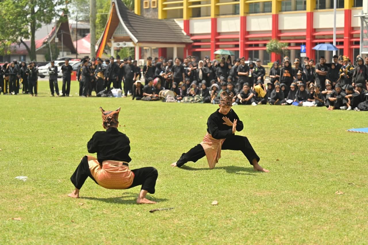 Silek Tradisi Minangkabau Resmi Ditetapkan Sebagai Ekstrakurikuler Wajib di SMA/SMK/SLB