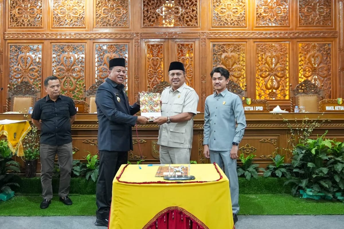 Bupati Kuansing H.Suhardiman Amby. Apresiasi DPRD Atas Disahkannya Peraturan Daerah Tentang Masyarakat Hukum Adat.