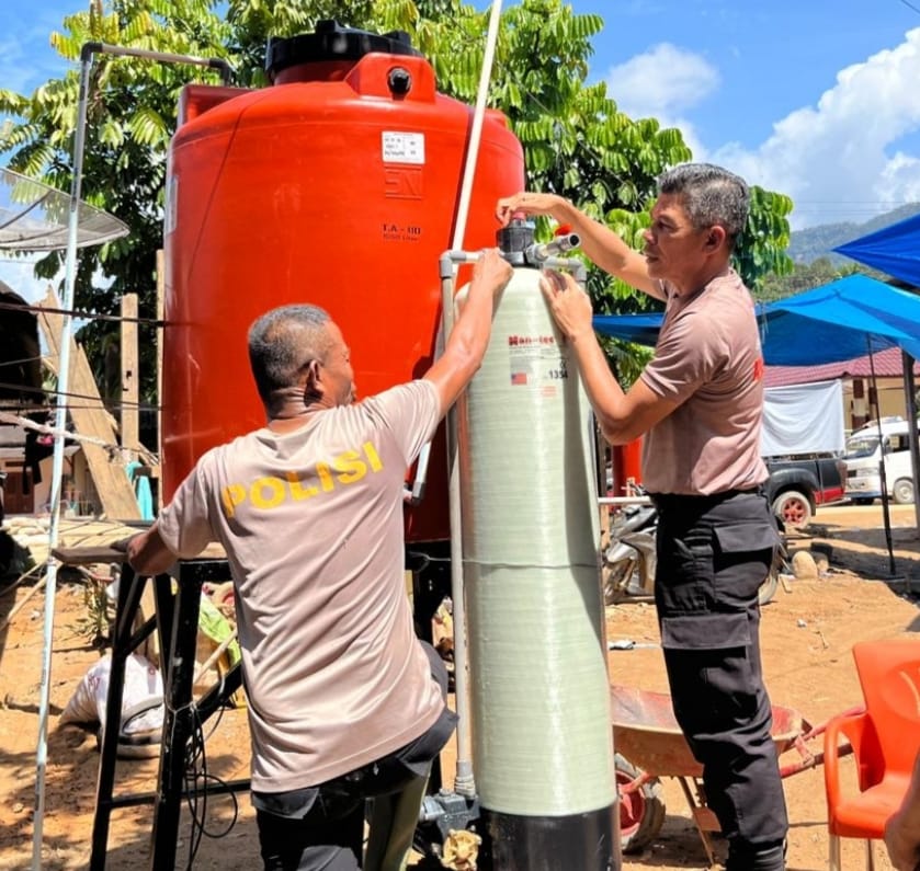 Polda Sumut Pasang  Filter Air Sumur Bor Untuk Warga Hutanabolon Tapanuli Tengah