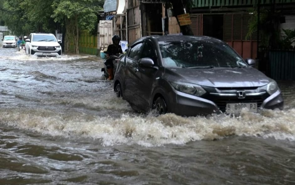 Hujan Terus Menerus Jakarta Dikepung  Banjir