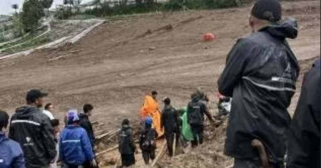 Longsor di Bandung Barat Timbun Puluhan Rumah Delapan orang meninggal  82  Hilang Tertimbun