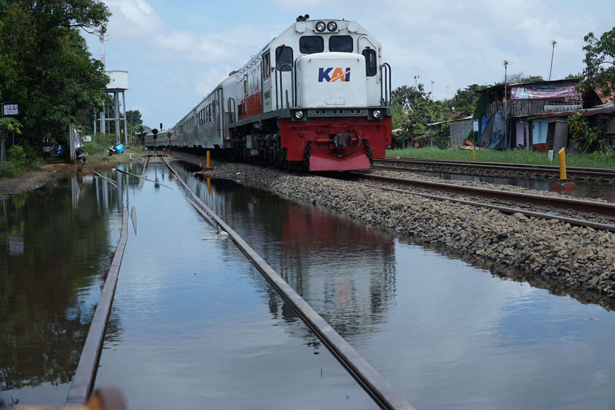 Kecepatan Laju KAI di Jalur Hulu Petak Jalan Pekalongan-Sragi Dibatasi