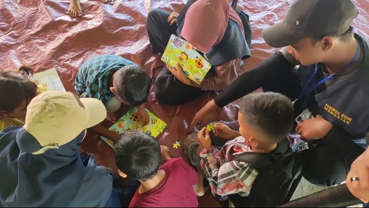 Relawan Terjun, Pastikan Proses Belajar Mengajar di Pengungsian Aceh Berjalan