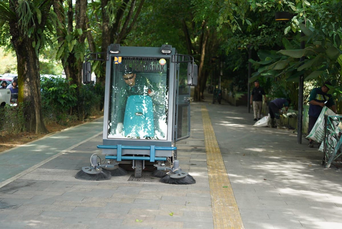 Manakala Sapu Lidi Perlahan Mulai Istirahat Menyapu Jalan