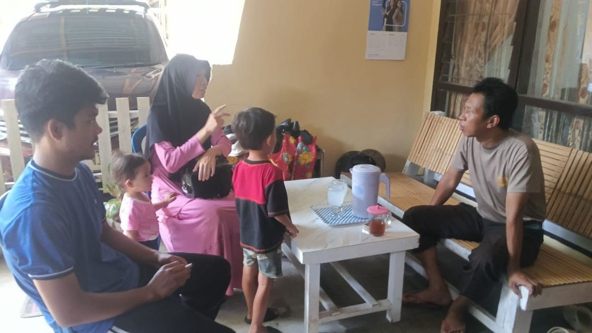 Anak Perempuan Ini Dirawat Personil Polsek Bacukiki Hingga Bertemu Kembali Sang Ibu