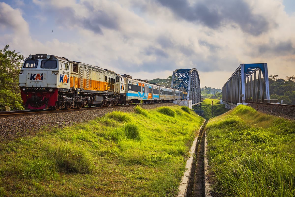14 Kereta Api Sempat Berhenti Usai Gempa, KAI Pastikan Perjalanan Amanl