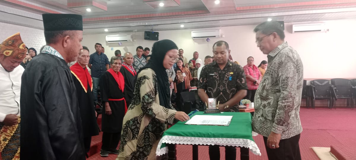 Wali Kota Ambon Resmikan PAW Saniri Negeri dan BPD di Enam Negeri dan Desa