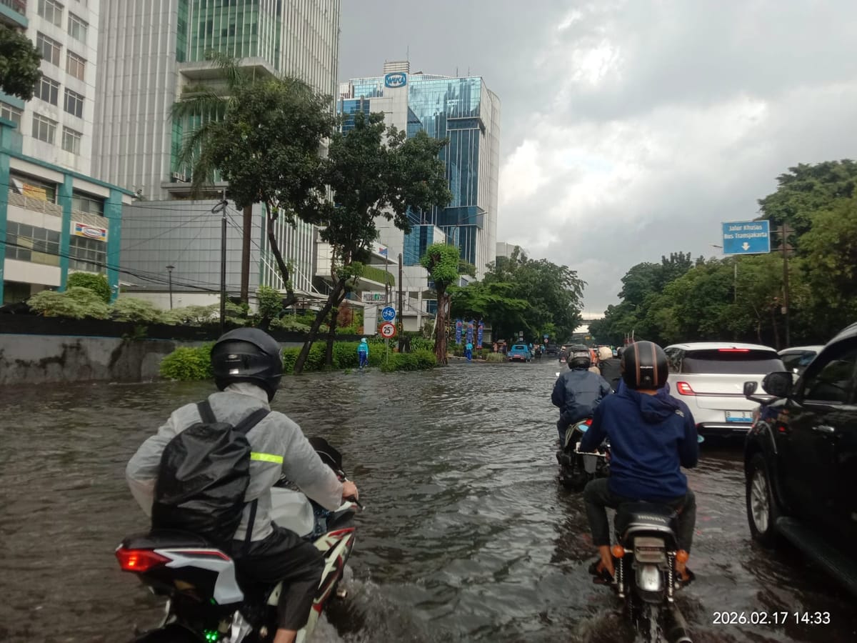 Banjir Rendam Jalan D I Panjaitan, Cawang