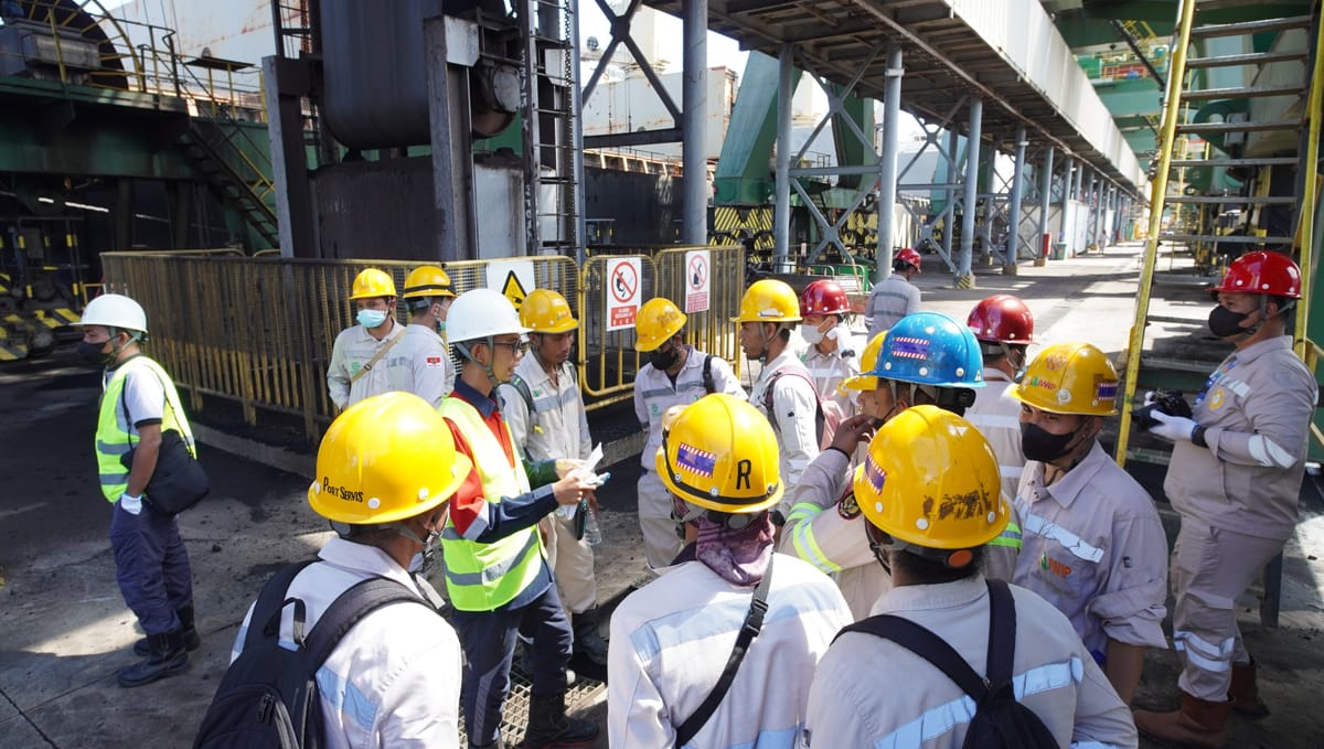 Perkuat Sumber Daya Manusia, IWIP Gelar Pelatihan Operator Alat Berat dan Pengelasan