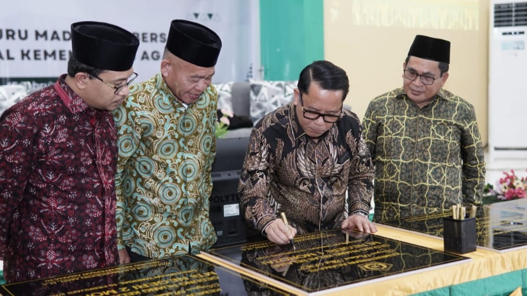 Sekjen Kemenag Resmikan Gedung RKB SBSN 2025 di Maluku Utara