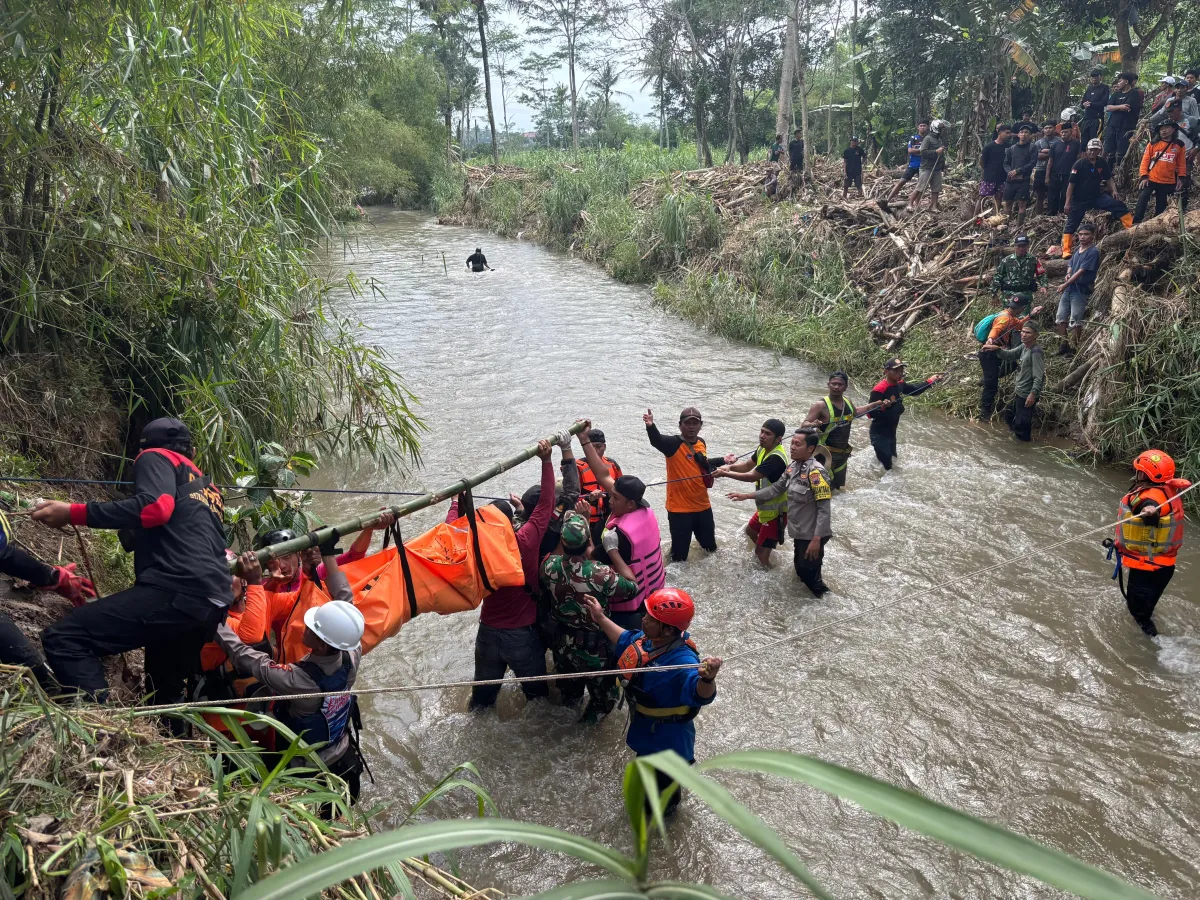 Remaja Putri yang Hanyut di Sungai Kalimalang Sudah Ditemukan Tim SAR Gabungan