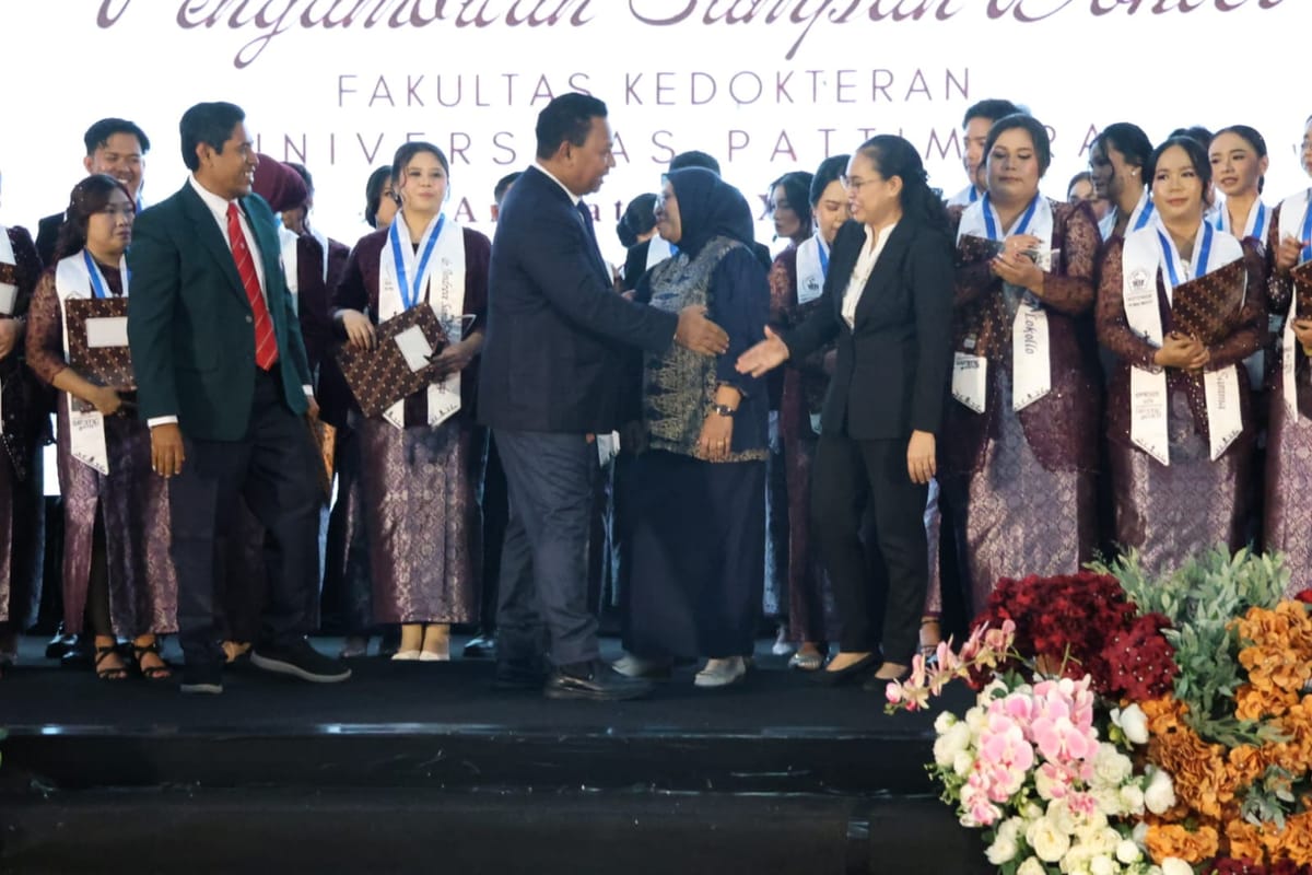 Fakultas Kedokteran Unpatti Ambon mengambil  Sumpah 71 Dokter baru