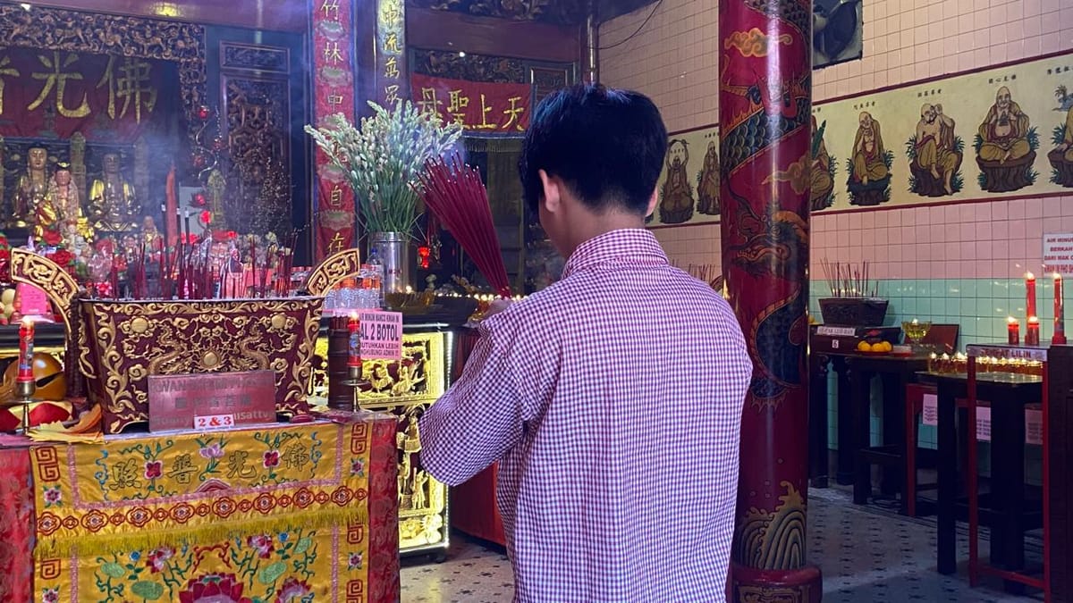 Perayaan Imlek Di Klenteng Tien Kok Sie Pasar Gede Solo Berlangsung Khidmad