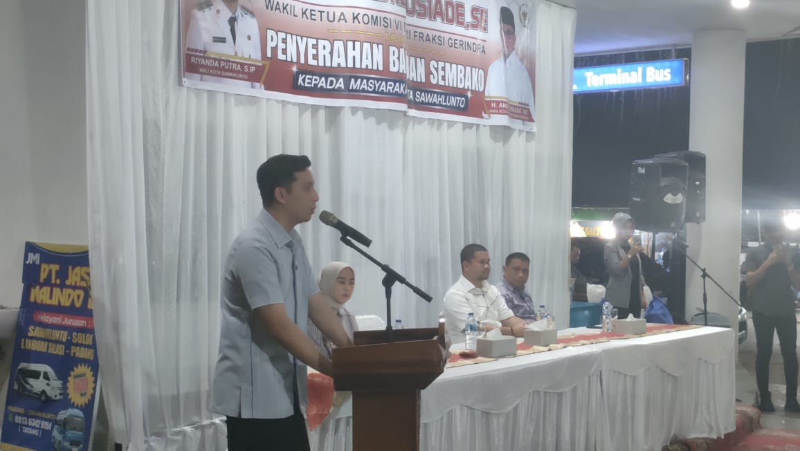 Jelang Ramadan, Andre Rosiade Salurkan 5.000 Paket Sembako untuk Warga Sawahlunto