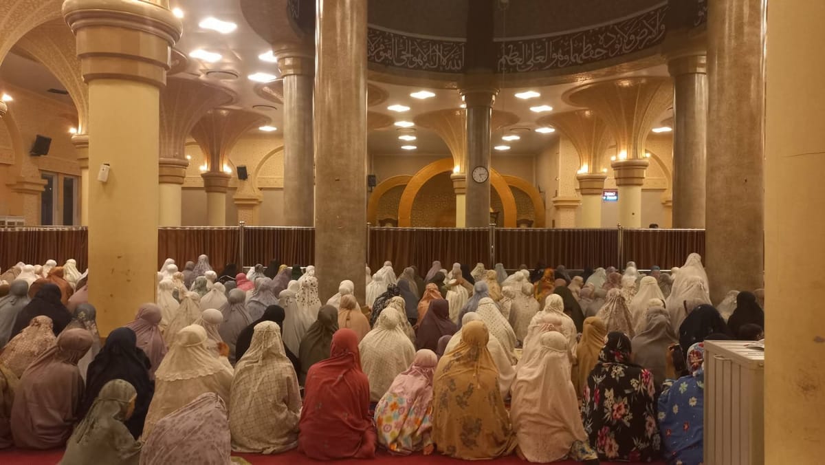 Tarawih Perdana Ramadan 1447 H, Bupati Pasbar Ajak Masyarakat Perkuat Ibadah dan Kebersamaan