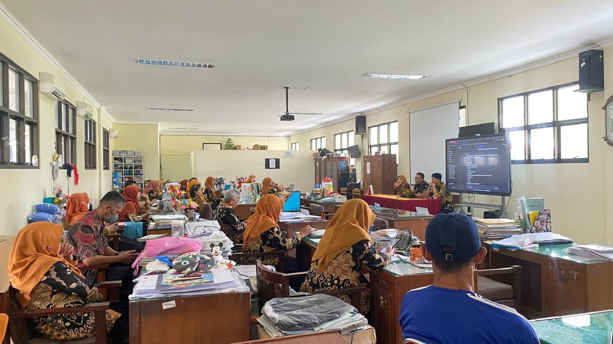 Puluhan Guru Di Solo Mendapat Pelatihan AI