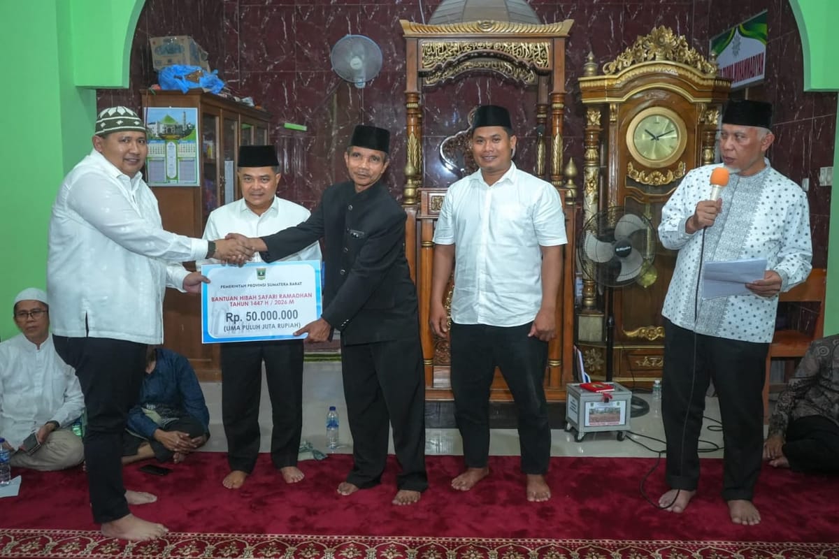 Safari Ramadan di Palembayan, Gubernur Mahyeldi Salurkan Bantuan dan Tegaskan Komitmen Pemulihan Pascabanjir