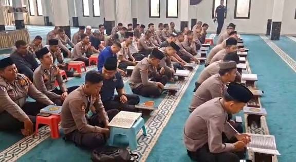 Polres Metro Depok Gelar Polisi Mengaji Tingkatkan Spiritual