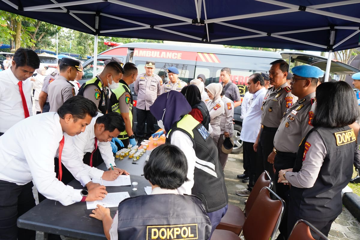 Kapolda Riau Intruksikan Tes Urine Serentak Seluruh Anggota Polri Jajaran Polda Riau