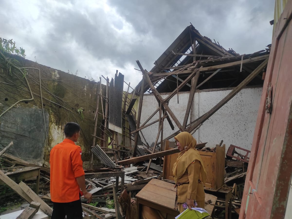 Tiga Ruang Kelas SDN Ambulu 04 Ambruk, 71 Siswa Terdampak, BPBD Lakukan Asesmen dan Koordinasi Lintas Sektor