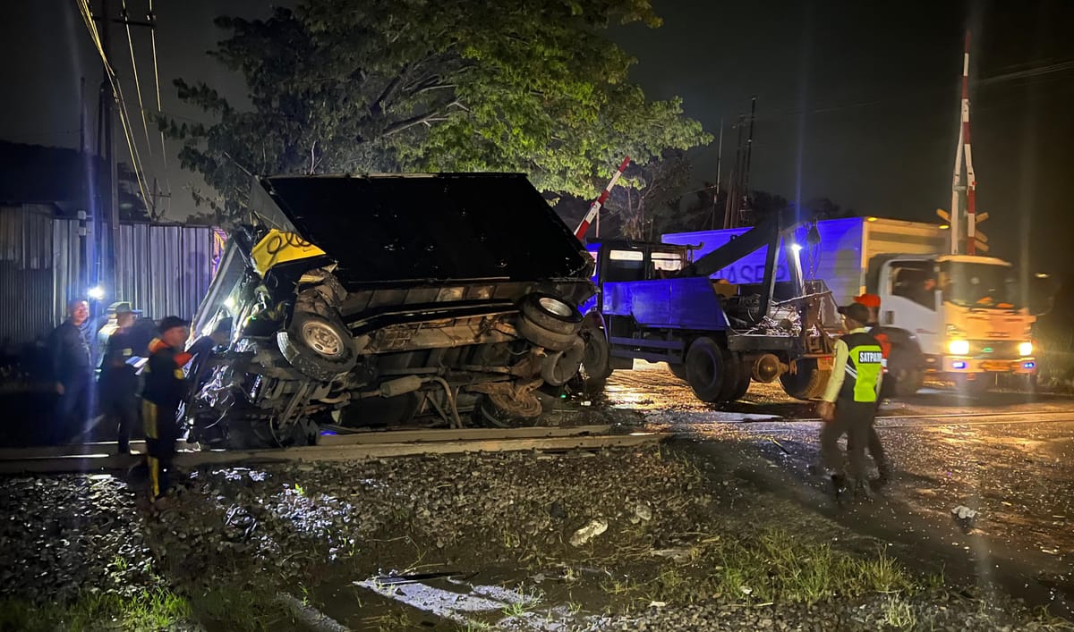 Laka Lantas di Perlintasan Sebidang, 5 Kereta Alami Keterlambatan Hingga 7 jam Lebih
