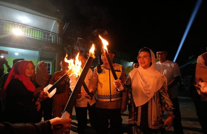 Cahaya Obor di Ngabang, Tradisi yang Menyatukan Warga Sambut Ramadan