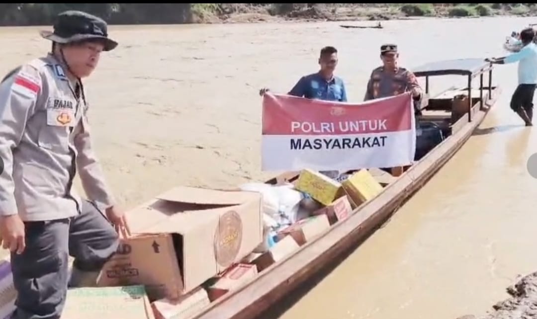 Bantuan Logistik Kapolri Untuk Para Pengungsi Banjir di Aceh Tengah dan Timur